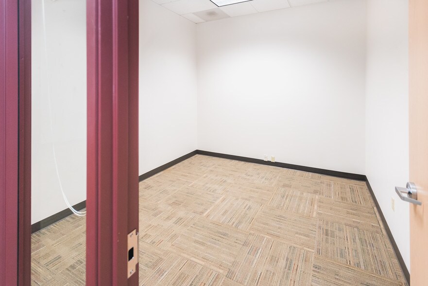 More Photos Of 1505 Westec Dr, Eugene Flex For Lease