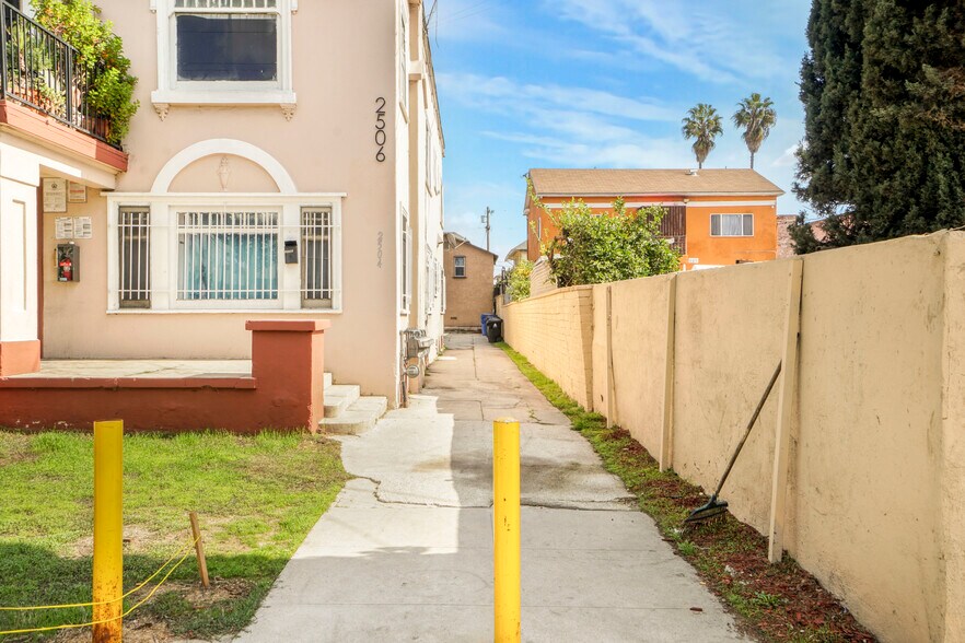 More Photos Of 2506 S Budlong Ave, Los Angeles Apartments For Sale