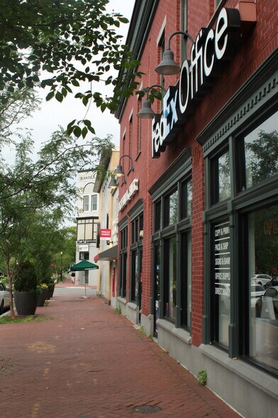 More Photos Of 709 D St SE, Washington Storefront For Lease
