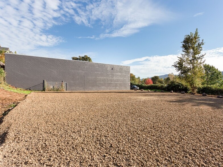 More Photos Of 8223 N Decatur St, Portland Warehouse For Sale