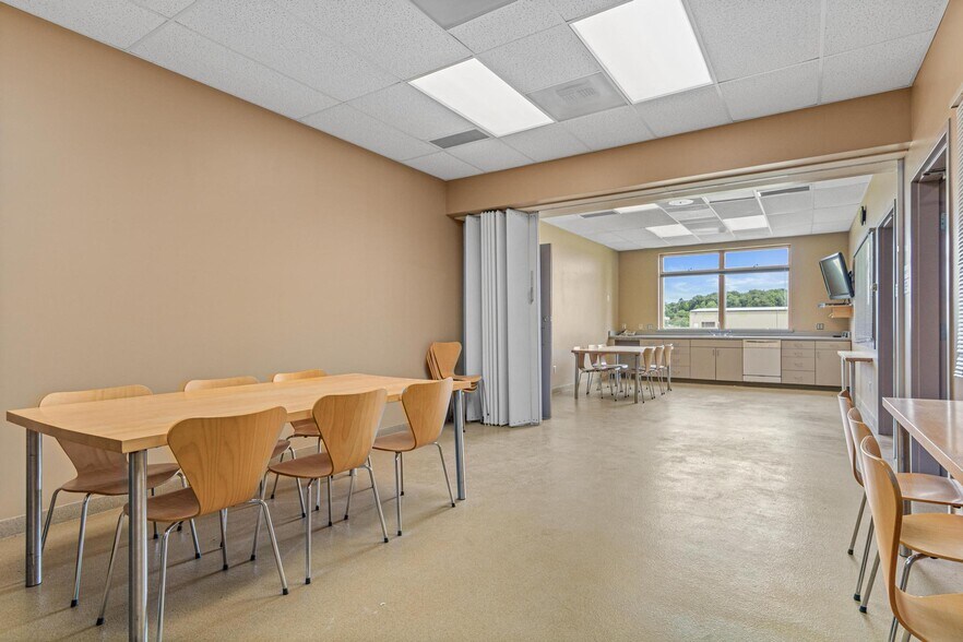 More Photos Of 803 Prospect Ave, Osceola Manufacturing For Sale