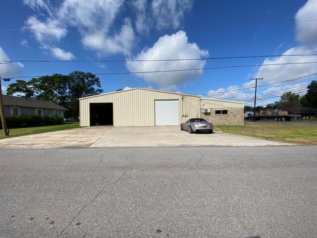More Photos Of 1501 Dupont, Orange Warehouse For Lease