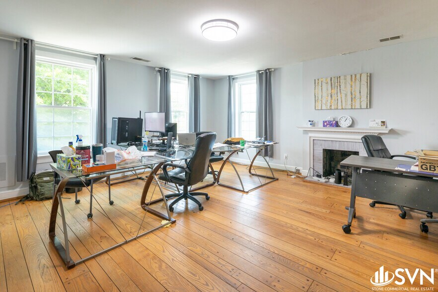 More Photos Of 1419 Lexington Rd, Richmond Office For Sale