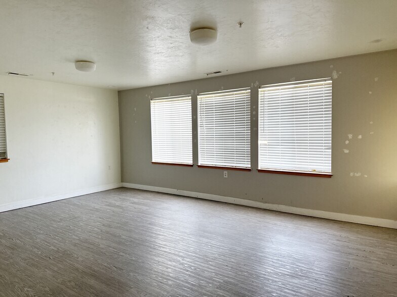 More Photos Of 9350 SE Taylor St, Portland Healthcare For Sale