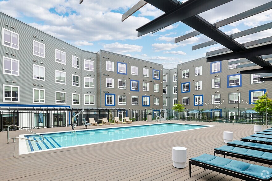 More Photos Of 484 2nd St, Everett Apartments For Lease