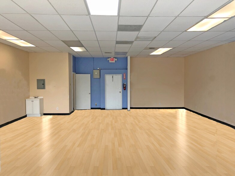 More Photos Of 2745 W Hillsboro Blvd, Deerfield Beach General Retail For Sale