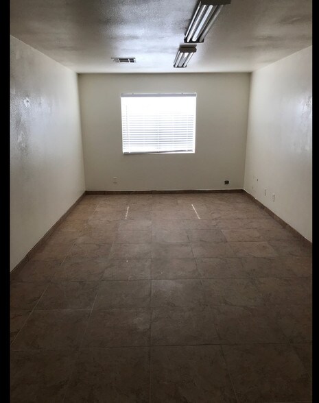 More Photos Of 5440 Tolentino Dr, Las Vegas Light Manufacturing For Lease