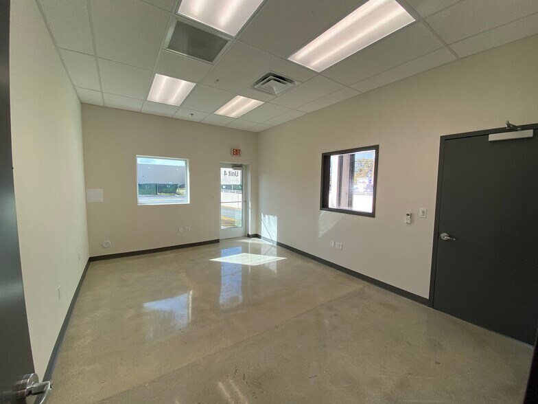 More Photos Of 7451 Riviera Blvd, Miramar Unknown For Lease