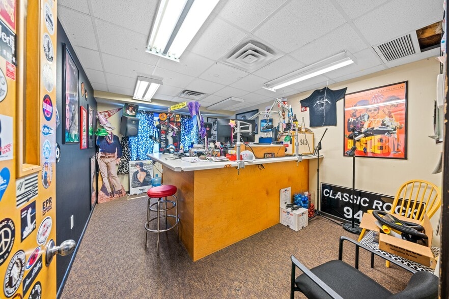 More Photos Of 2125 Sidney Baker St, Kerrville Storefront Retail Office For Sale