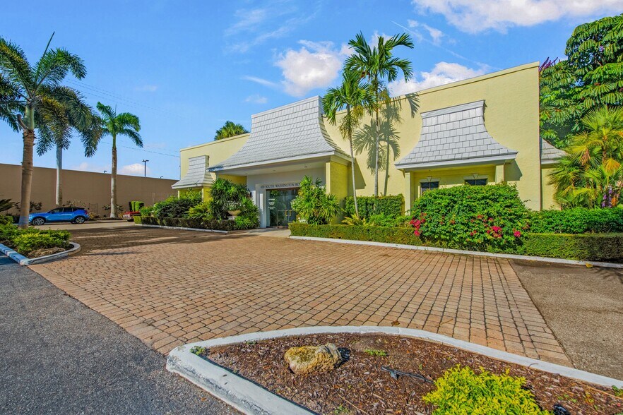 More Photos Of 100 S Washington Blvd, Sarasota Office For Sale