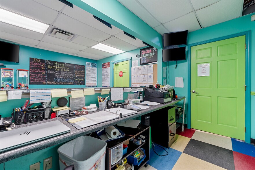 More Photos Of 591 Merritts Creek Rd, Huntington Sports And Entertainment For Sale