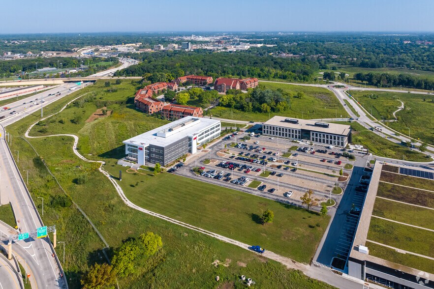 More Photos Of 1425 Discovery Pky, Wauwatosa Office For Sale