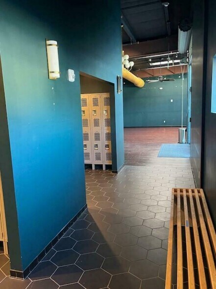 More Photos Of 655 31st St S, Saint Petersburg Industrial For Sale