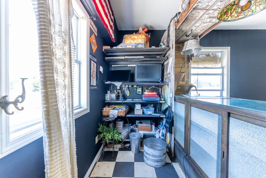 More Photos Of 15 Main St, Mammoth Spring Service Station For Sale