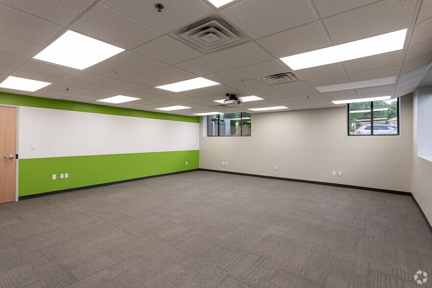 More Photos Of 936 Silas Deane Hwy, Wethersfield Office For Lease