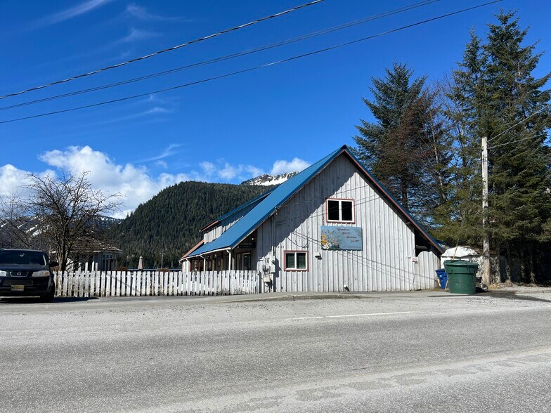 More Photos Of 1004 S Nordic Dr, Petersburg Hotel For Sale