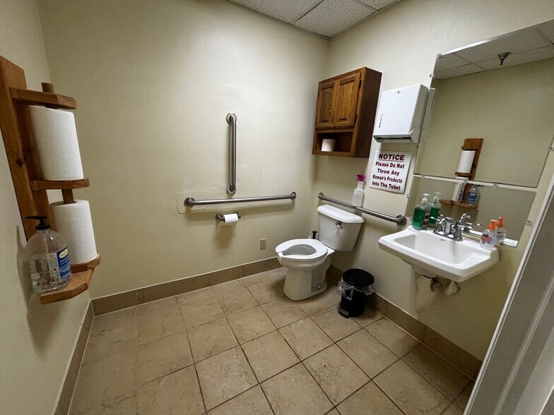 More Photos Of 5110-5118 S 108th St, Hales Corners Unknown For Lease