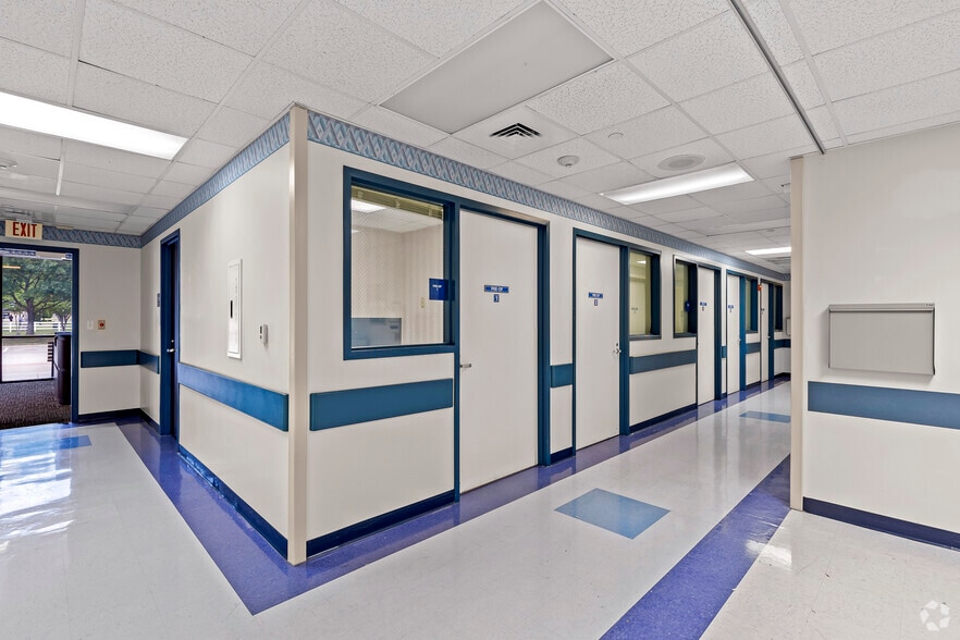 More Photos Of 1600 Central Dr, Bedford Medical For Lease