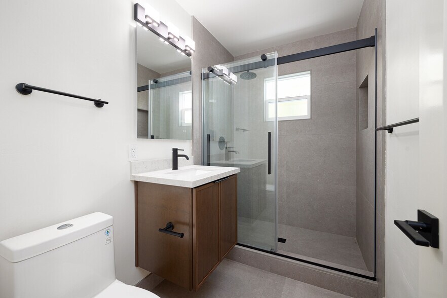 More Photos Of 3650 Quimby St, San Diego Multifamily For Sale