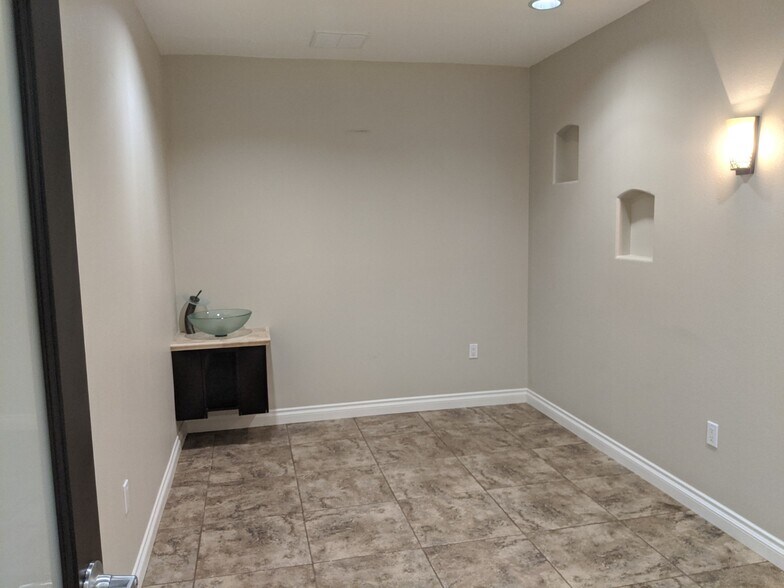 More Photos Of 18384-18450 Brookhurst St, Fountain Valley Unknown For Lease