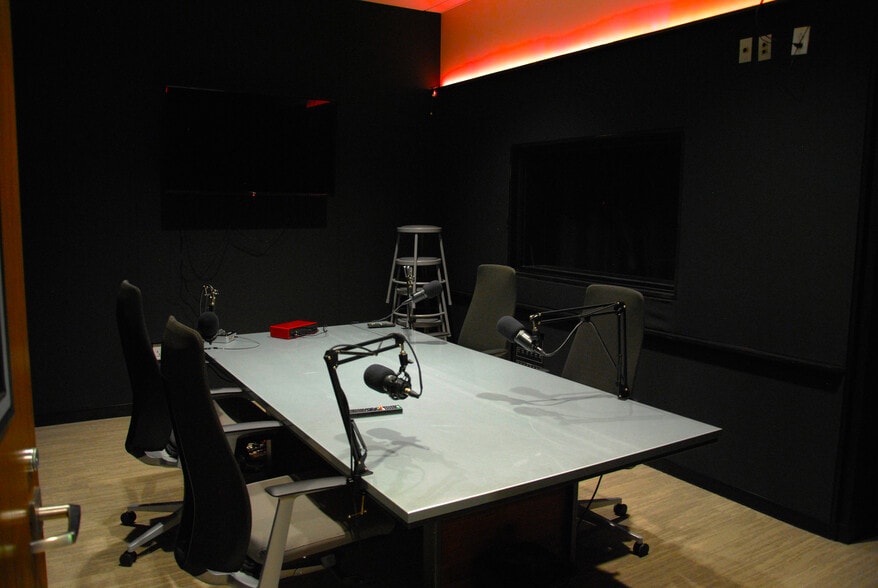 More Photos Of 300 E Davis St, McKinney Coworking Space