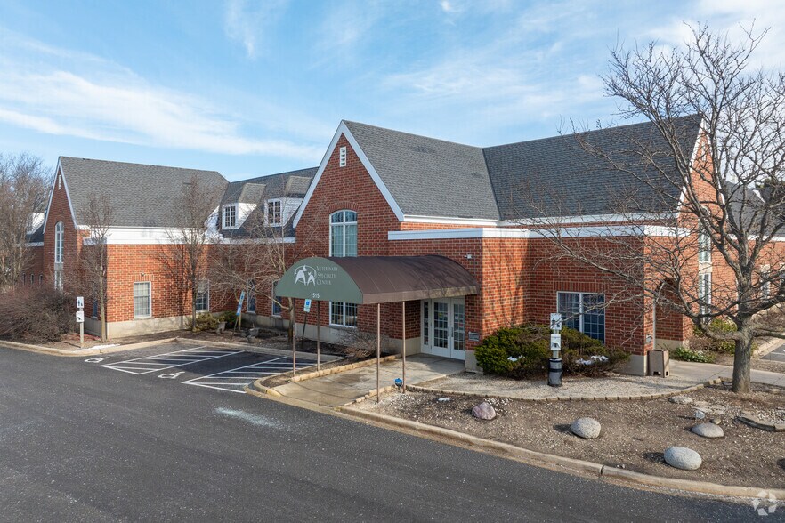 Primary Photo Of 1515 Busch Pky, Buffalo Grove Veterinarian Kennel For Sale