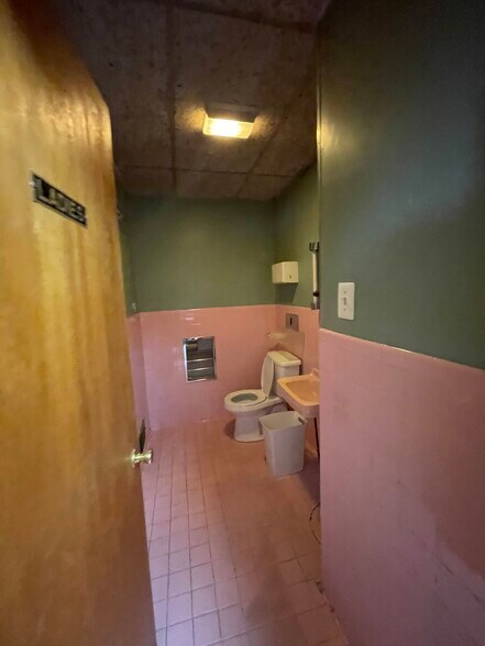 More Photos Of 3815 Bunker Hill Rd, Brentwood Warehouse For Sale