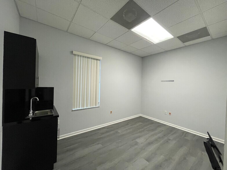 More Photos Of 7721-7751 N Military West Palm Beach FL 3341 trl, West Palm Beach Medical For Lease