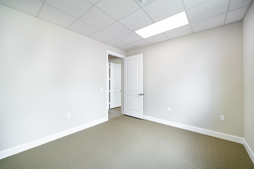 More Photos Of 5501 Cabrera Dr, Sugar Land Unknown For Lease