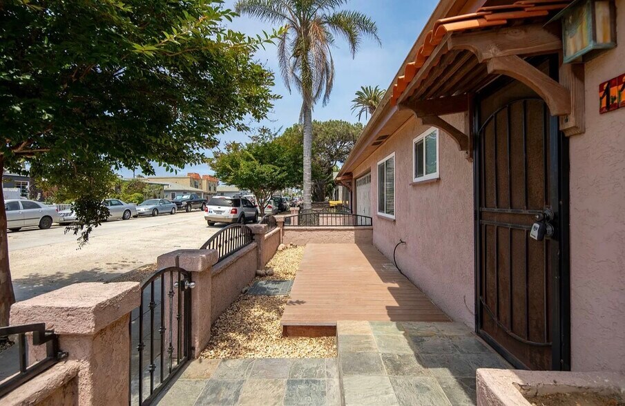 More Photos Of 2104-2110 Bacon St, San Diego Apartments For Sale