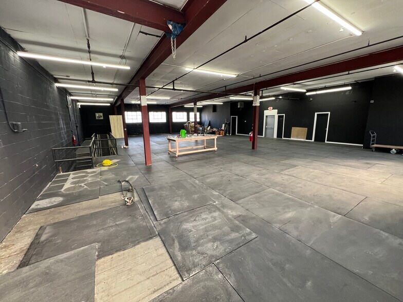 More Photos Of 158 Central Ave, Rochelle Park Warehouse For Lease