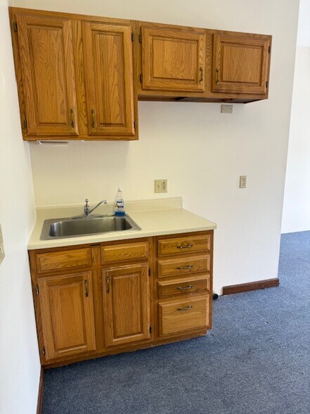 More Photos Of 21 Mohawk Trl, Greenfield Unknown For Lease