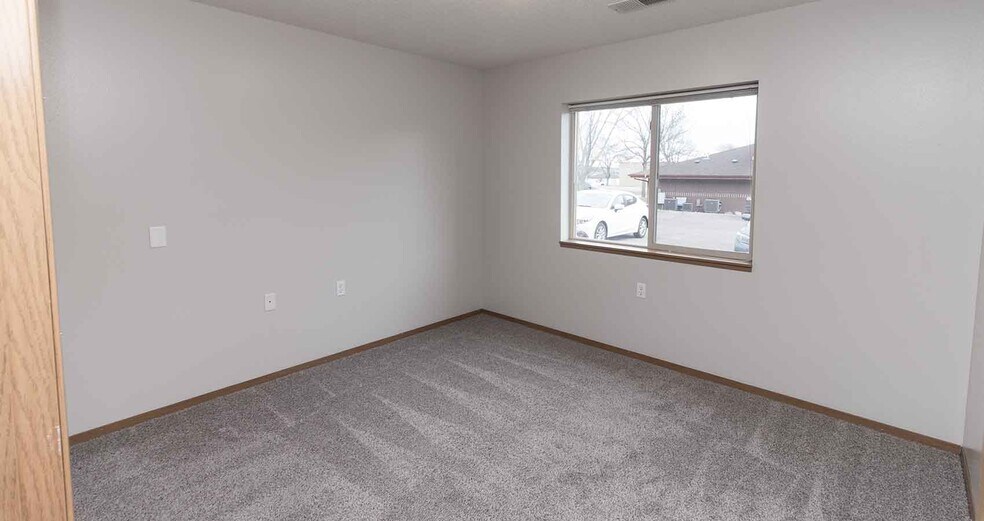 More Photos Of 3511 S Gateway Blvd, Sioux Falls Apartments For Sale