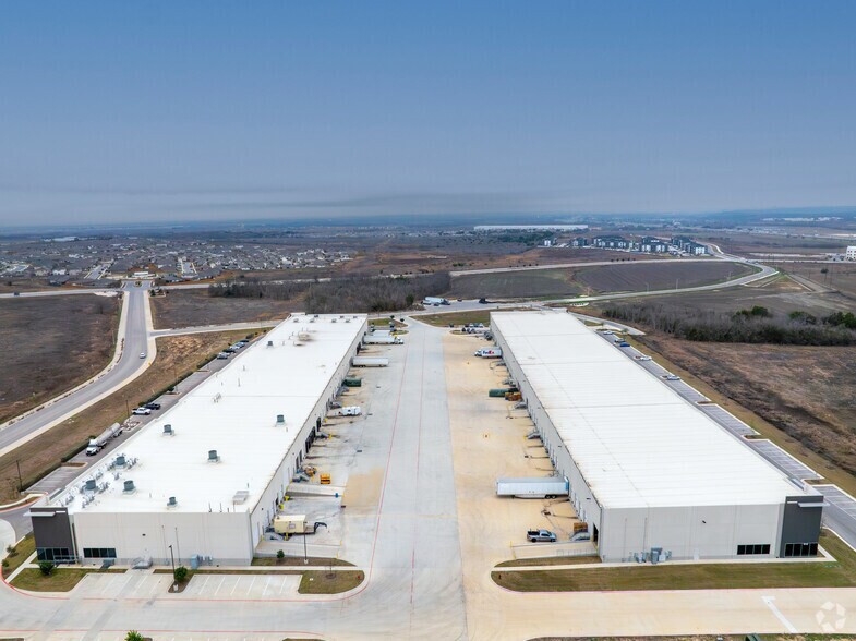 More Photos Of 912 Flustern Rd, San Marcos Distribution For Lease
