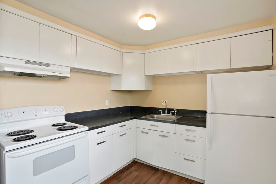 More Photos Of 1675 Upham St, Lakewood Apartments For Sale
