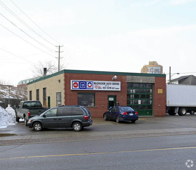 Primary Photo Of 21 Union St, Brampton Auto Repair For Sale