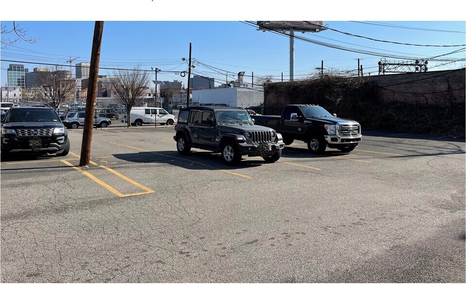 More Photos Of 18 Oliver St, Newark Office For Lease