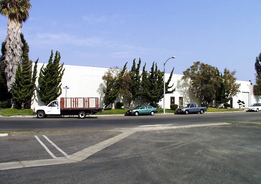 More Photos Of 5781-5791 Machine Dr, Huntington Beach Manufacturing For Lease