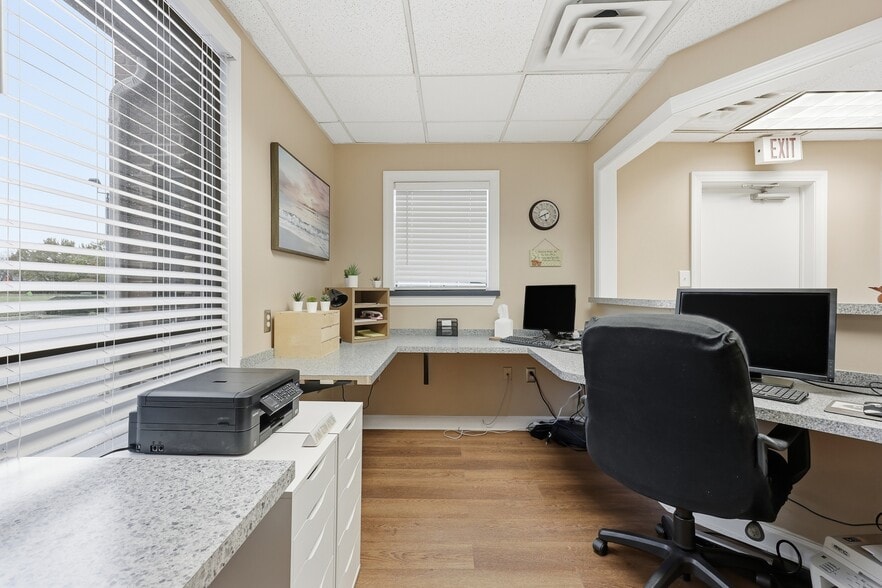 More Photos Of 968 First Colonial Rd, Virginia Beach Medical For Sale