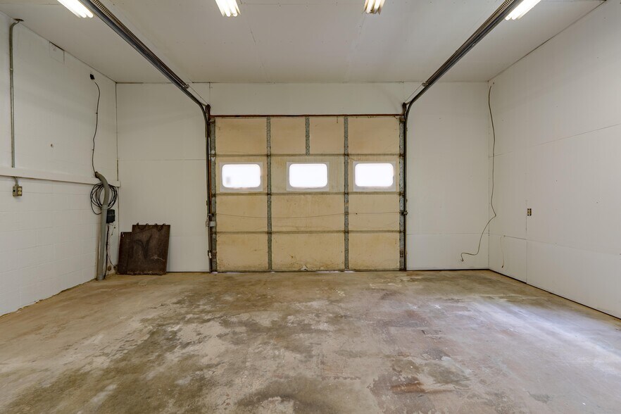 More Photos Of 422 State Highway 42, Osage Beach Storefront For Sale