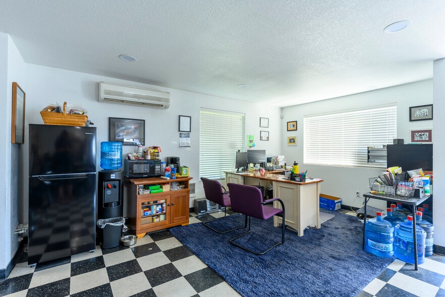 More Photos Of 2911 E Portland Rd, Newberg Office For Sale