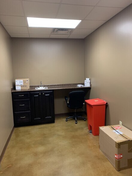 More Photos Of 20 Medical Center Dr, Jasper Medical For Lease
