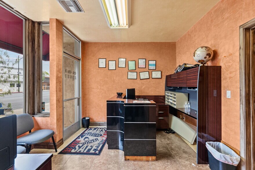 More Photos Of 4204 W Burbank Blvd, Burbank General Retail For Sale