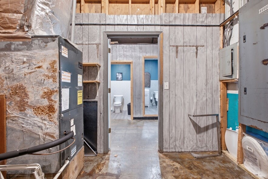 More Photos Of 1029 Park St, Westmoreland Storefront Retail Office For Sale