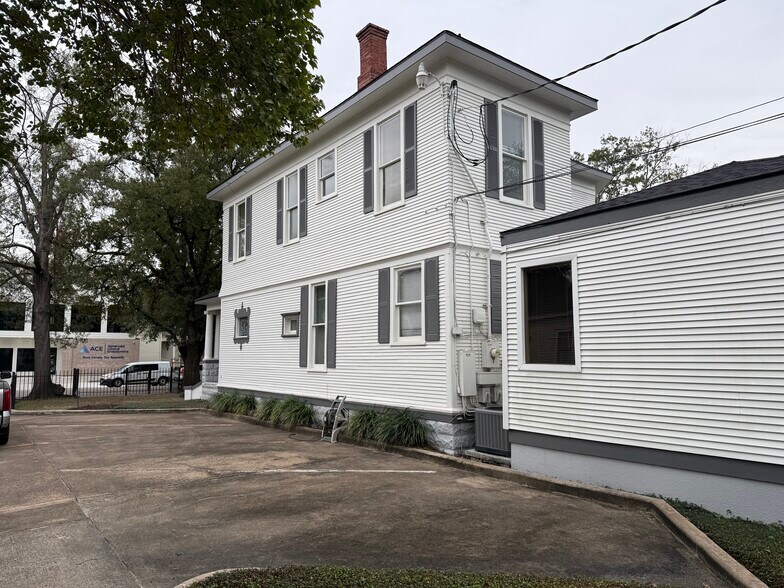 More Photos Of 803 Yale St, Houston Office For Lease