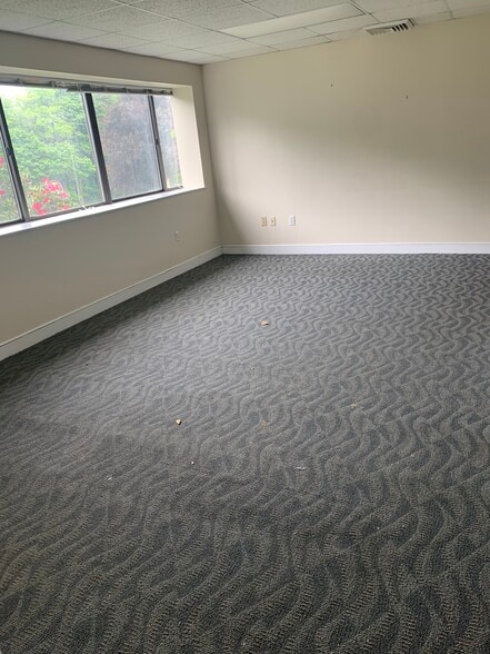 More Photos Of 76 Summer St, Fitchburg Medical For Lease