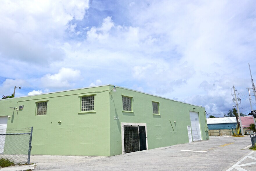 More Photos Of 821 27th St, West Palm Beach Warehouse For Lease