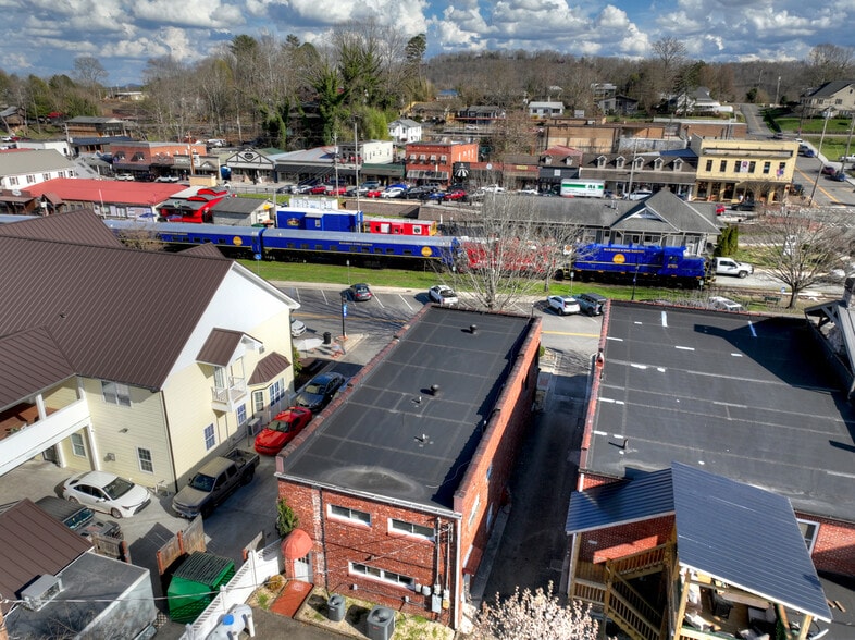 More Photos Of 240 W Main St, Blue Ridge Office For Sale