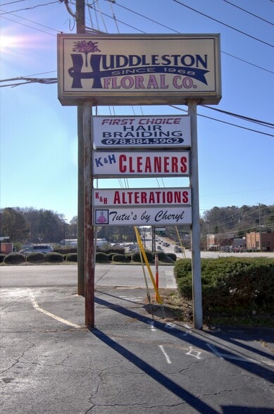 More Photos Of 365-409 Fayette Pl, Fayetteville General Retail For Lease