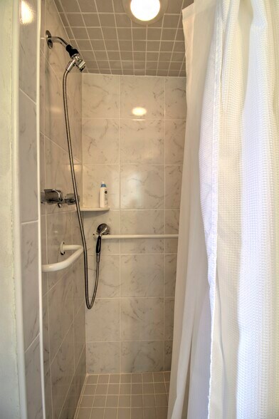 More Photos Of 944 E Silver Springs Blvd, Ocala Office For Sale